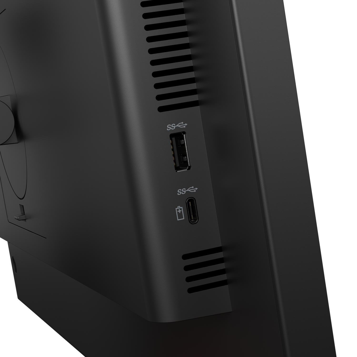 Close-up van de zijkant van een zwart apparaat. Zichtbaar zijn USB-poorten met SS-symbolen, oplaadpoort en ventilatieroosters. De achtergrond is zwart.