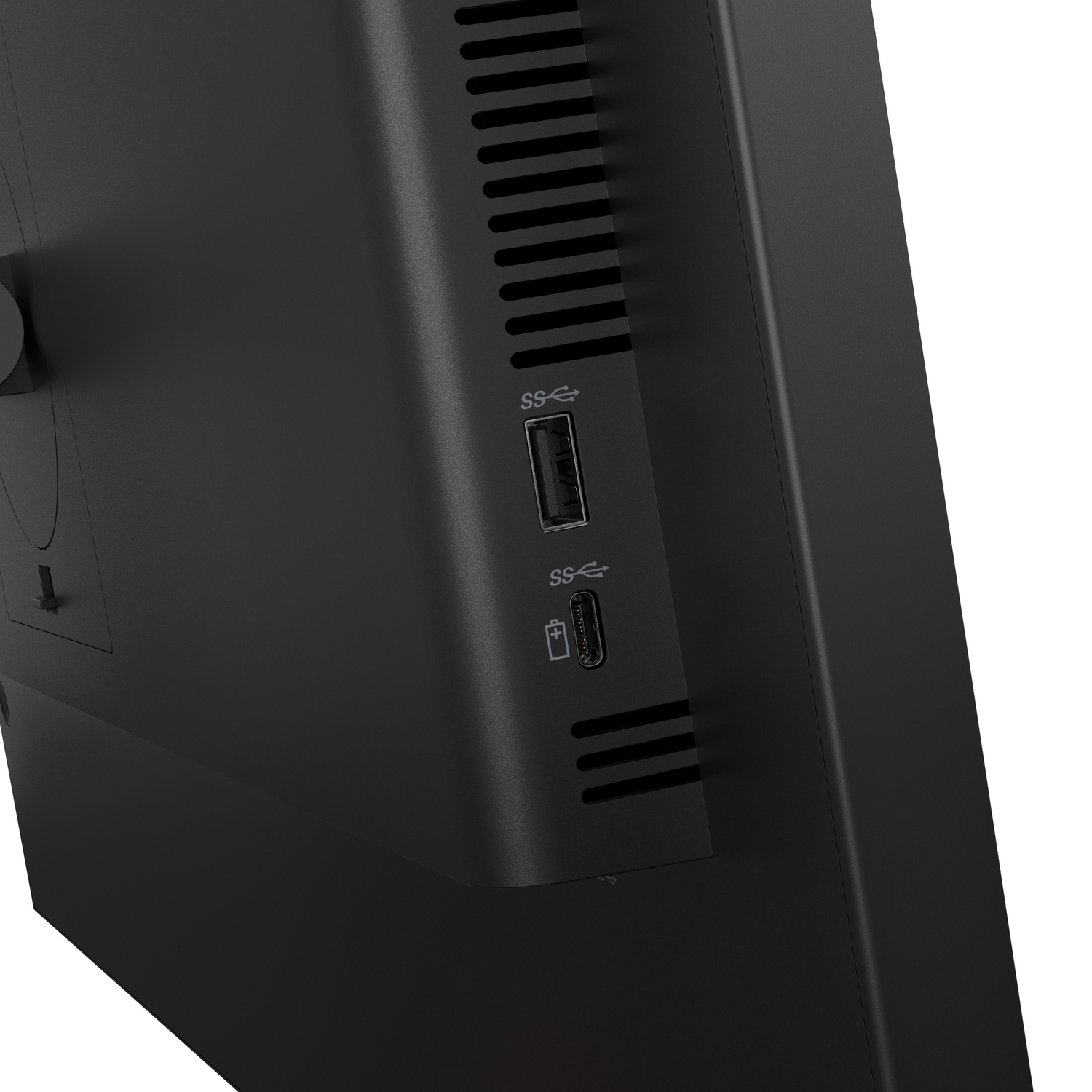 Close-up van de zijkant van een zwarte computermonitor. Zichtbaar zijn USB-poorten, ventilatiesleuven en een rand van het scherm.