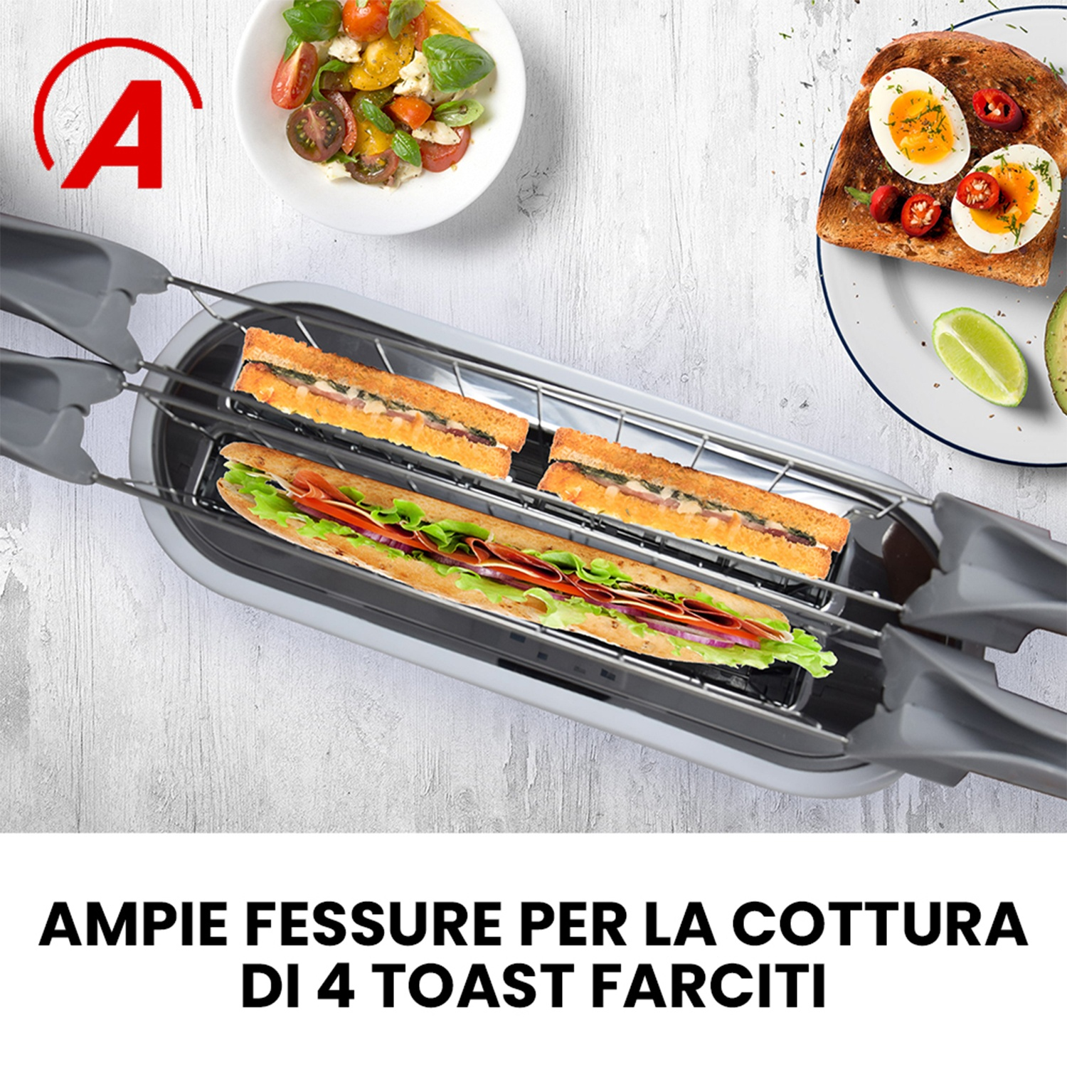 Un tostapane per sandwich con due sandwich all'interno. Insalata e pomodori a lato. Toast con uova e avocado su un piatto.