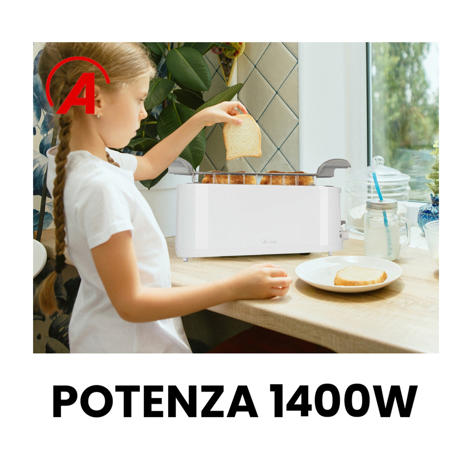 Una ragazza mette il pane in un tostapane bianco. Un piatto con pane e un bicchiere di latte sono sul tavolo. Il testo dice 'POTENZA 1400W'.
