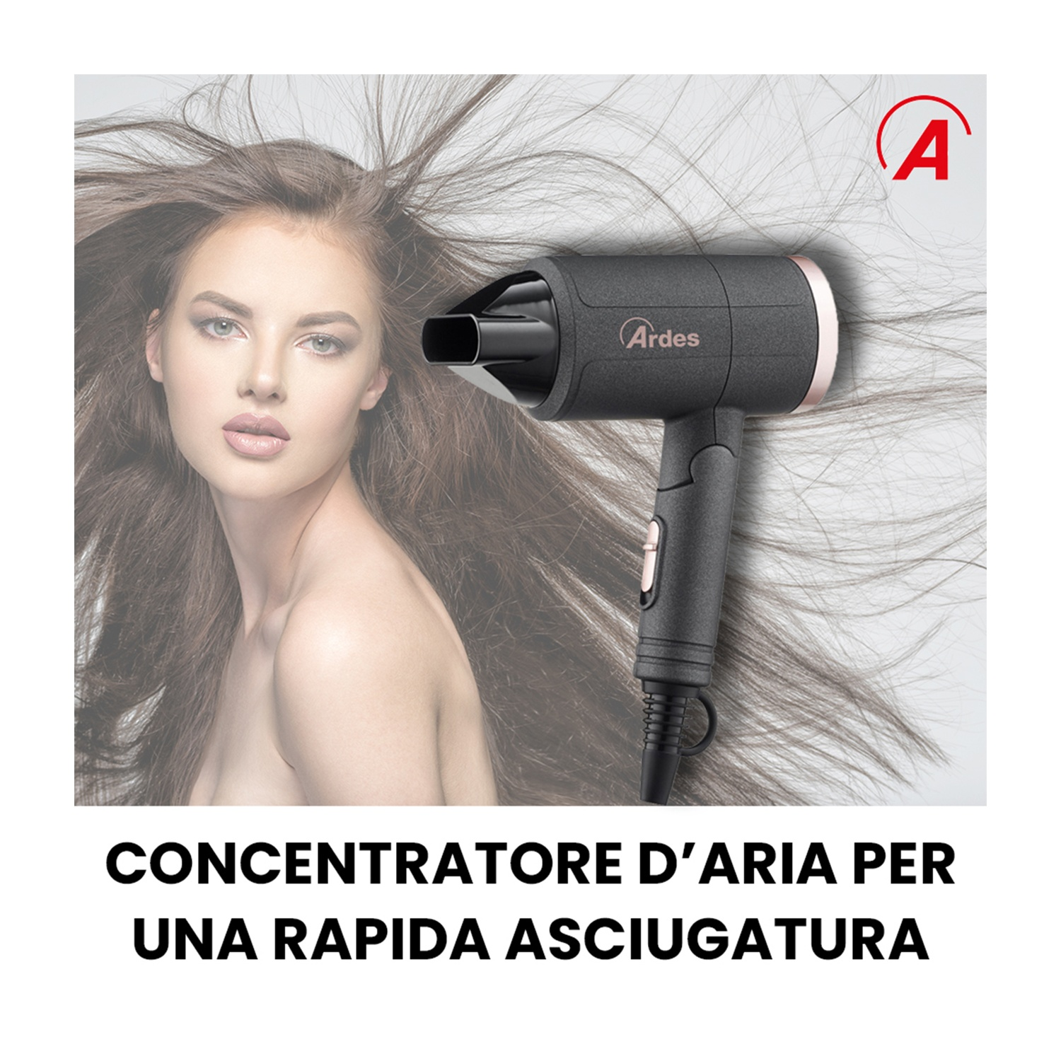 Una donna con capelli fluenti accanto a un asciugacapelli nero e oro rosa, l'immagine ha il testo 'CONCENTRATORE D'ARIA PER UNA RAPIDA ASCIUGATURA'.