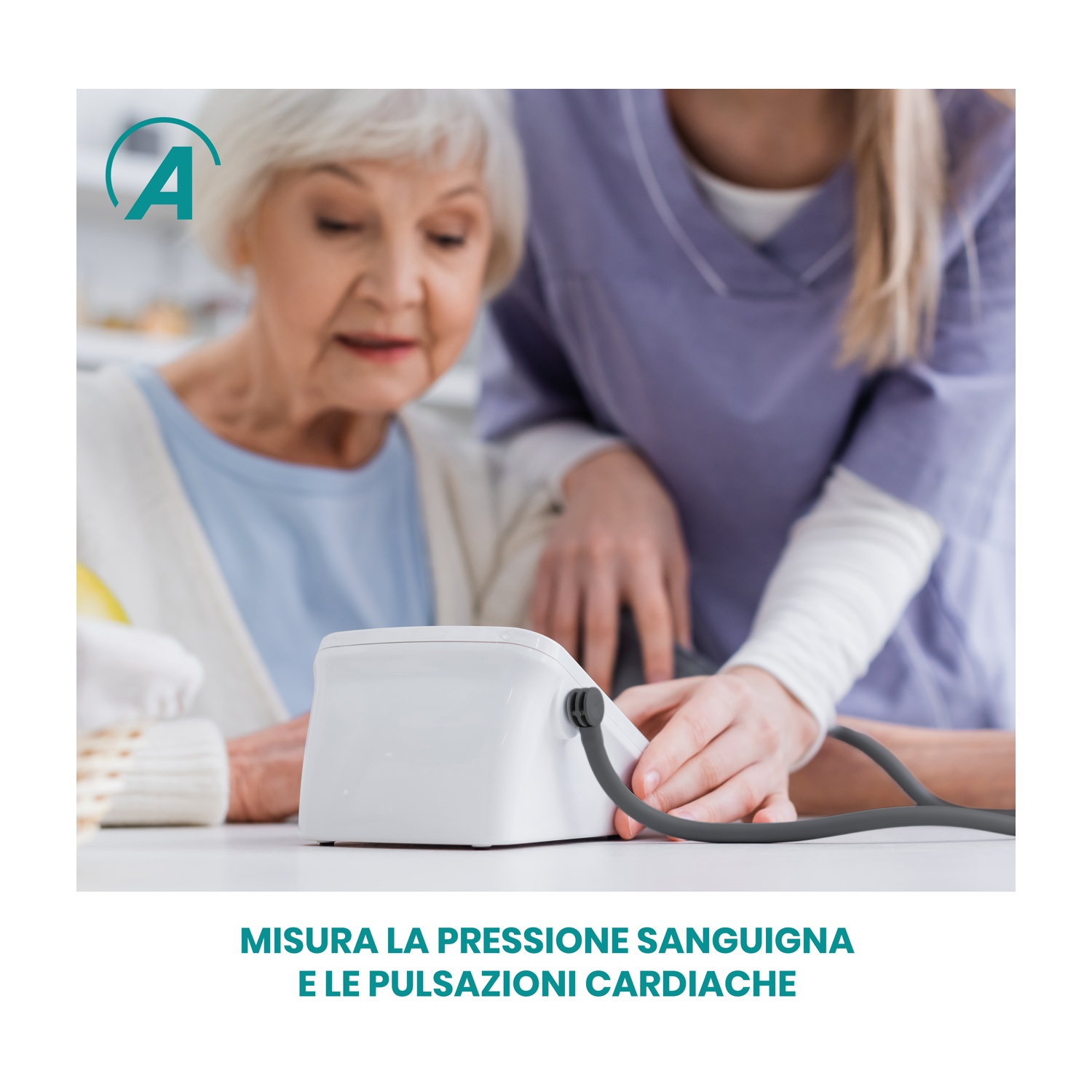 Una donna anziana si fa misurare la pressione sanguigna da un'infermiera. Una macchina bianca è su un tavolo. Il testo recita: Misurare la pressione sanguigna.