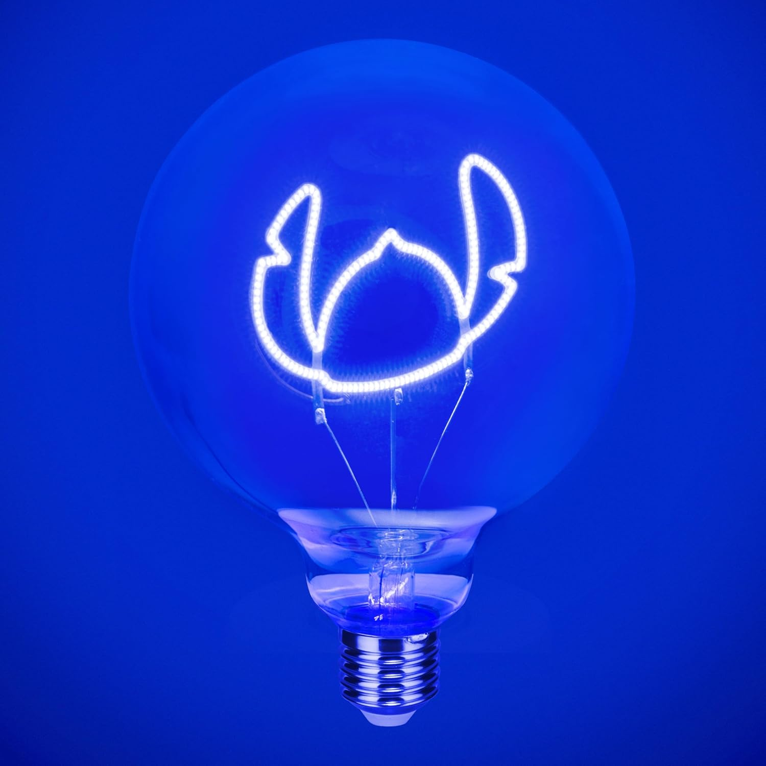 Kék izzó fehér neon Stitch dizájnnal, kék háttérrel. Az izzó világít.