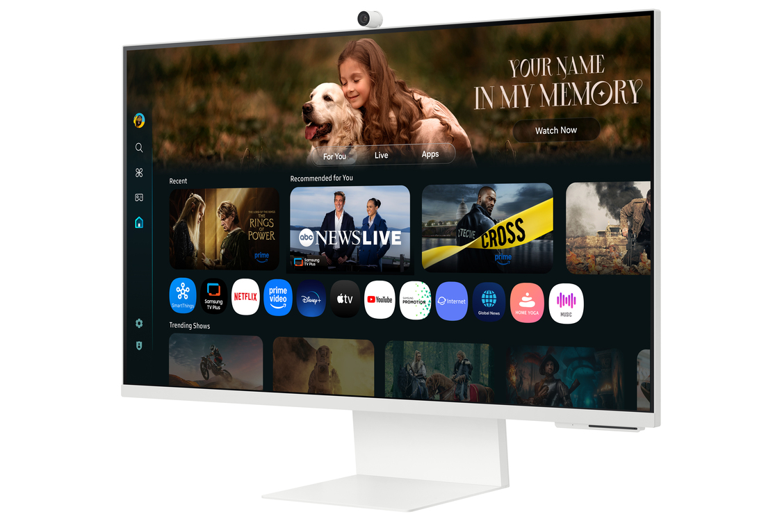 Un monitor blanco muestra una interfaz de servicio de transmisión. La pantalla presenta recomendaciones de programas e iconos de aplicaciones. Una cámara está encima.
