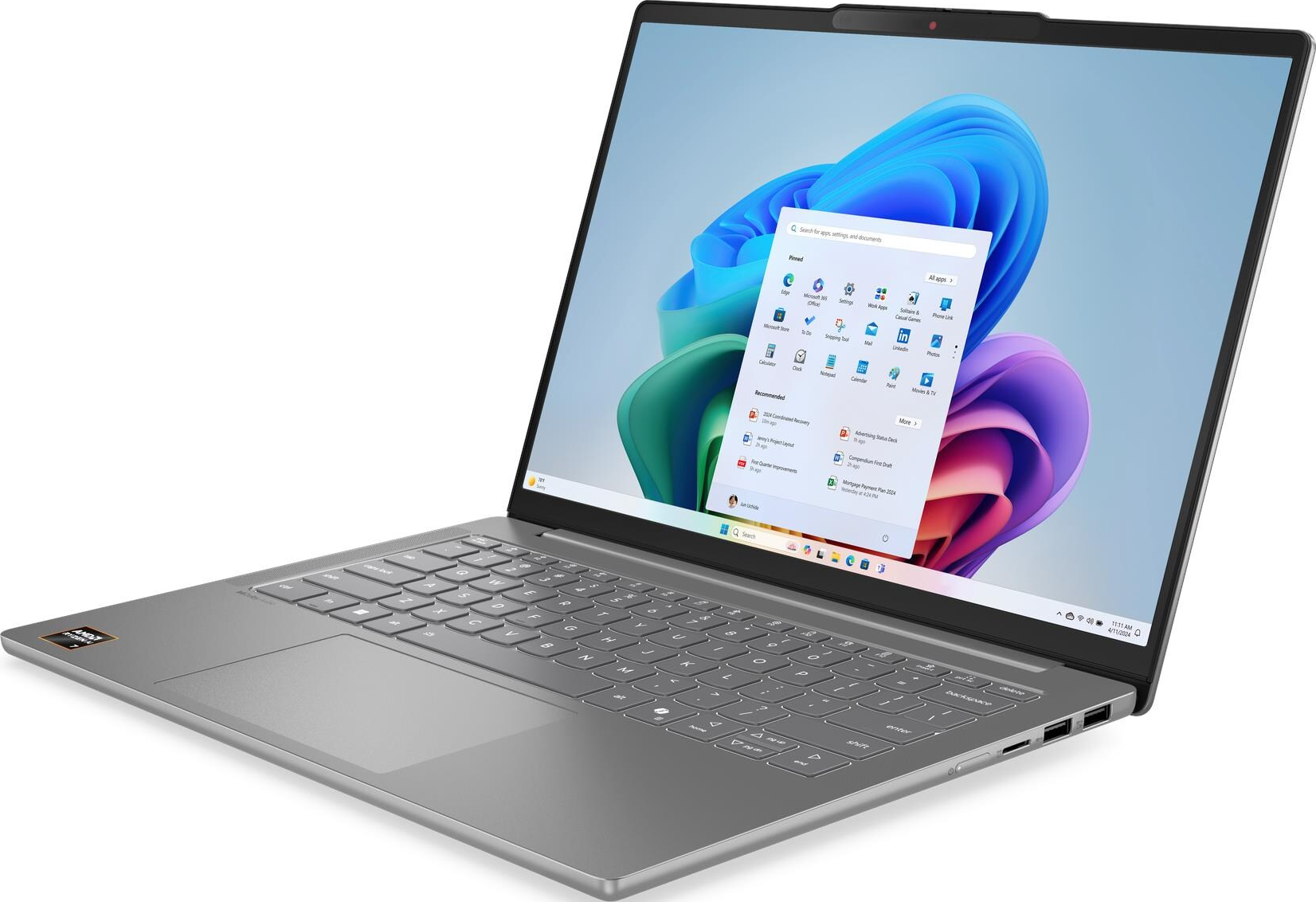 Ein silberner Laptop zeigt eine Windows 11-Oberfläche mit geöffnetem Startmenü. Der Bildschirm zeigt verschiedene Apps und einen farbenfrohen Hintergrund.