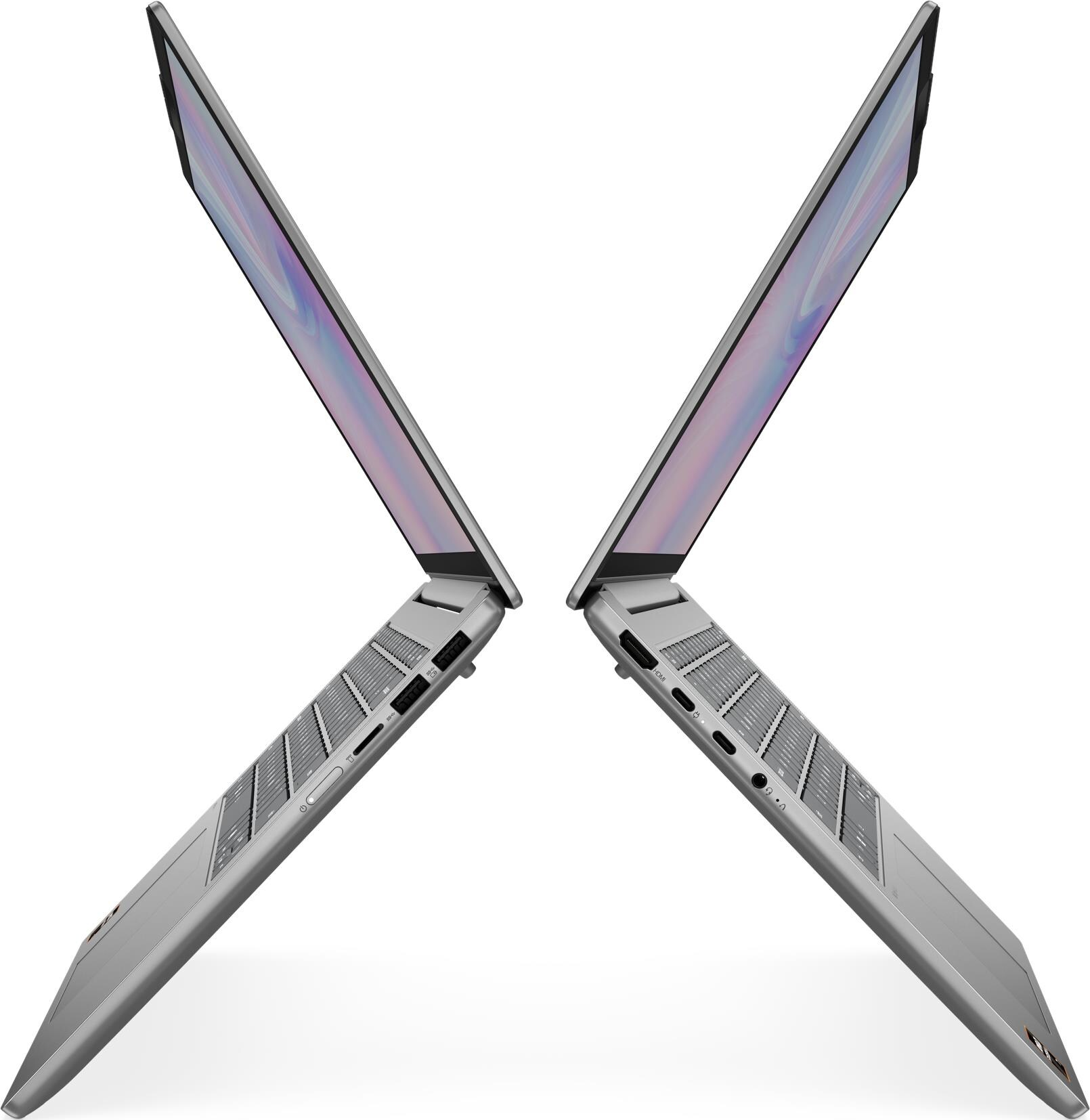 Zwei silberne Laptops sind vor weißem Hintergrund zueinander geneigt. Bildschirme sind geöffnet und zeigen helle Farben. Details wie Anschlüsse sind sichtbar.