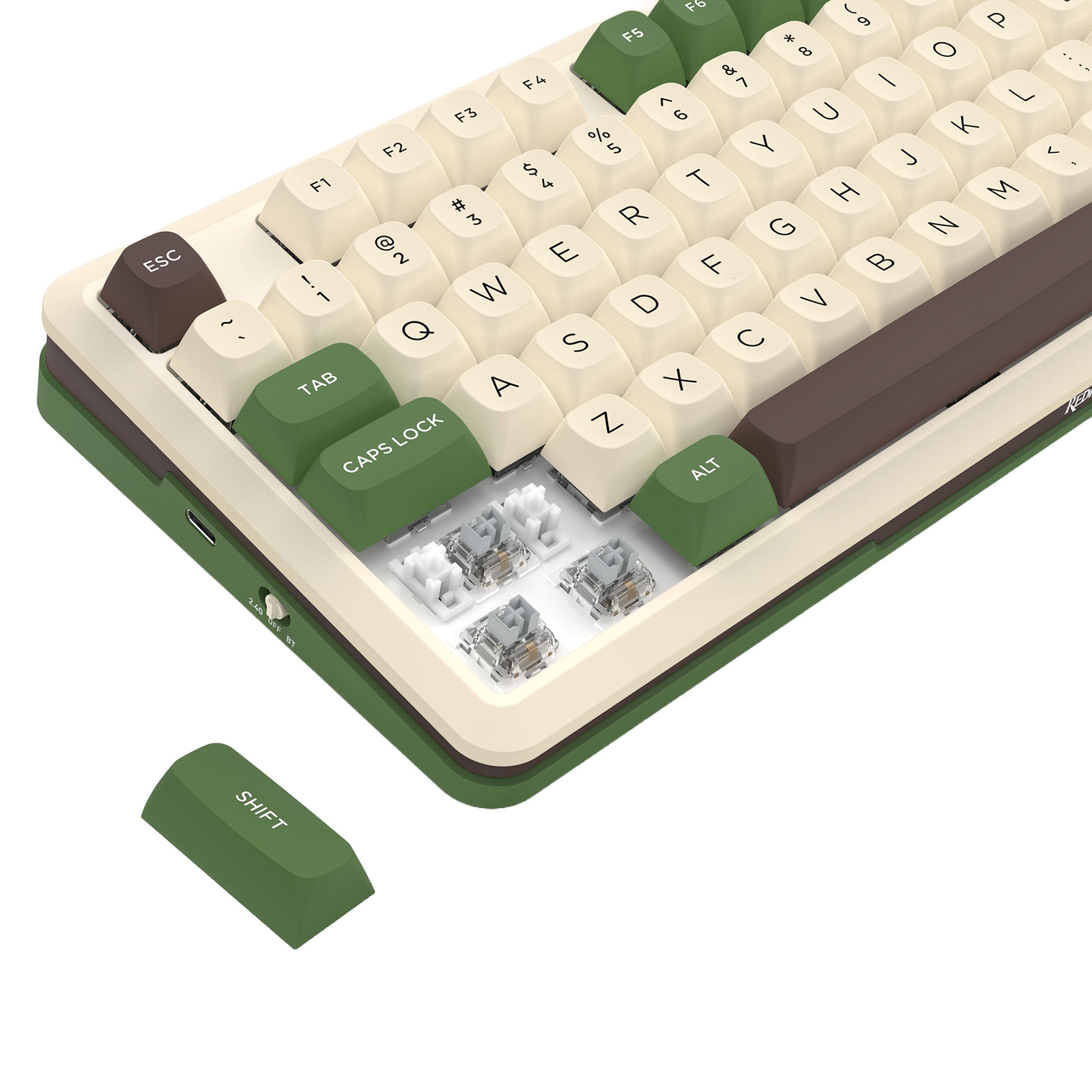 Klawiatura mechaniczna z zielonymi i beżowymi klawiszami. Odłączony zielony klawisz Shift znajduje się poniżej. Klawiatura jest częściowo zdemontowana.