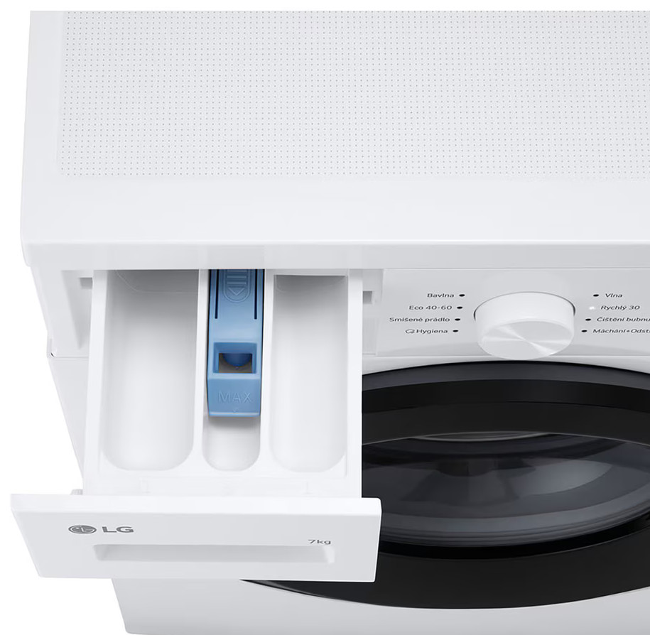 Biała pralka LG. Otwarta szuflada na detergent pokazuje niebieski dozownik i wskaźnik MAX. Widoczny czarny bęben i panel sterowania.