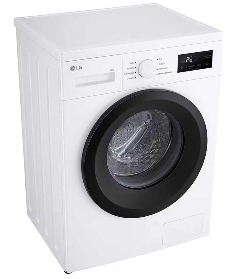 Biała pralka LG. Ma czarną ramę drzwi, panel sterowania i wyświetlacz cyfrowy. Maszyna jest na białym tle.