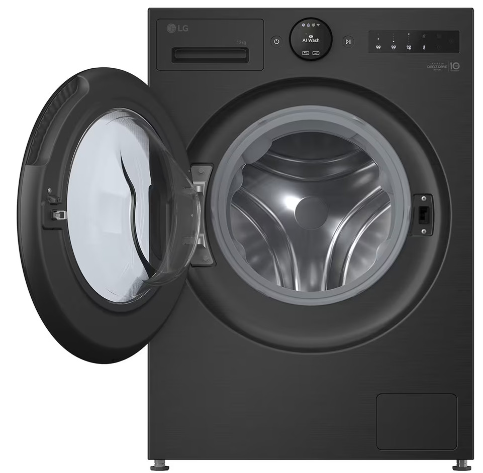 Czarna pralka LG z otwartymi drzwiami. Ma okrągłe drzwi, srebrny bęben i panel sterowania u góry.