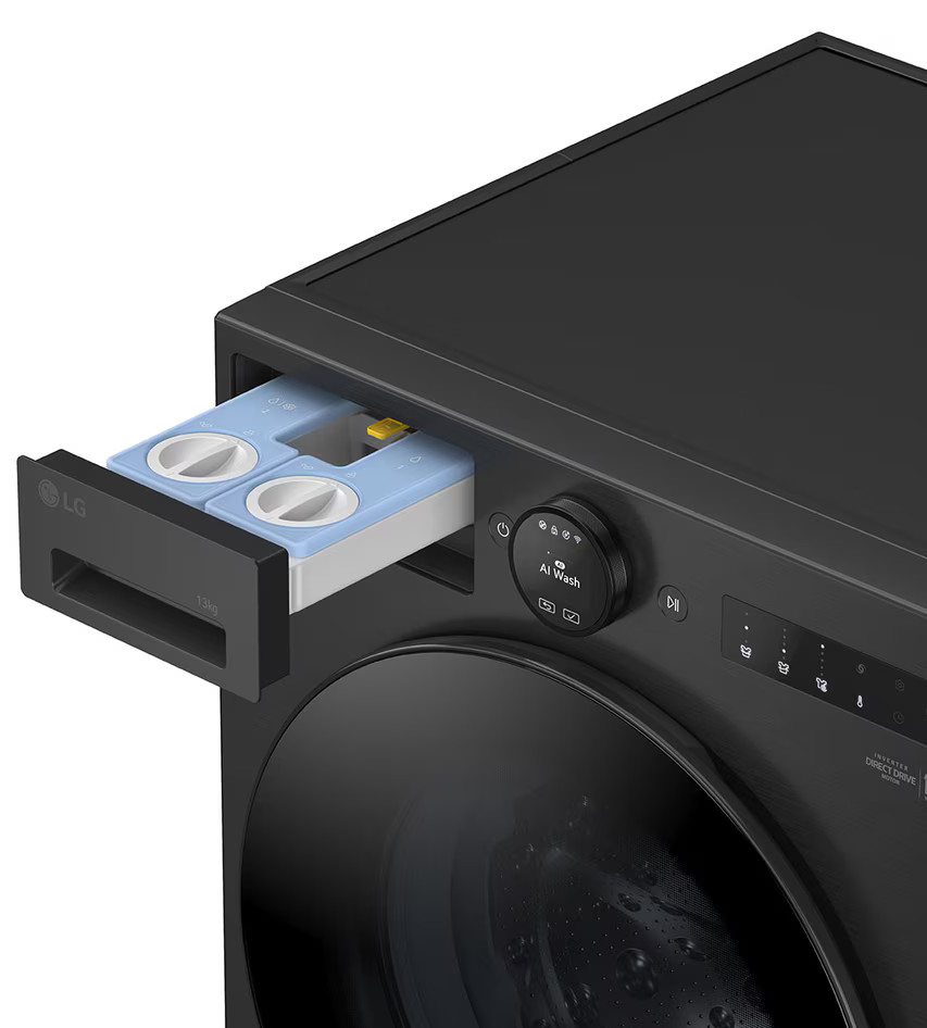 Czarna pralka LG z otwartą szufladą na detergent. Szuflada jest jasnoniebieska i posiada przegródki. Drzwi są zamknięte.
