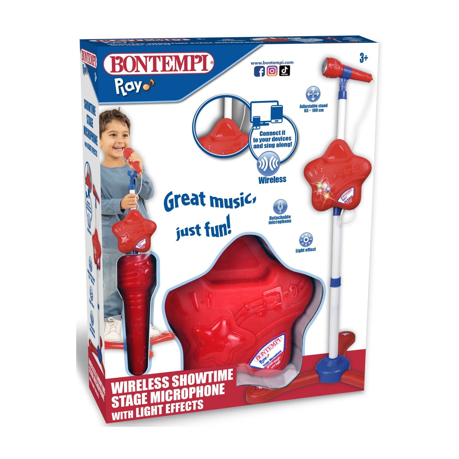 Un bambino tiene in mano un microfono rosso, parte di un set di microfono da palco wireless, con una base a forma di stella, su una scatola del prodotto.