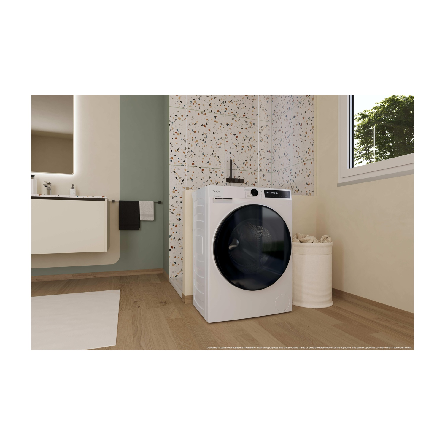 Una lavatrice bianca si trova in un bagno. C'è un cesto della biancheria nelle vicinanze. Una finestra e uno specchio sono visibili sullo sfondo.