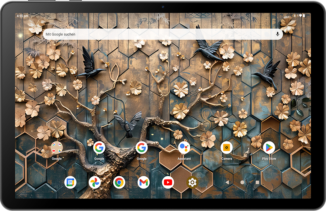 Tablet stilizált fával, fekete madarakkal, virágokkal és hatszögletű háttérrel. Google keresősáv felül. Alkalmazásikonok alul.
