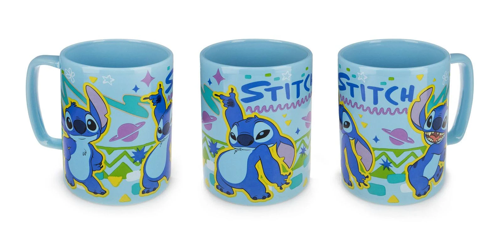 Tres tazas azules con ilustraciones de Stitch. Cada taza tiene diferentes poses de Stitch. Las tazas son de color azul claro y tienen el nombre de Stitch.