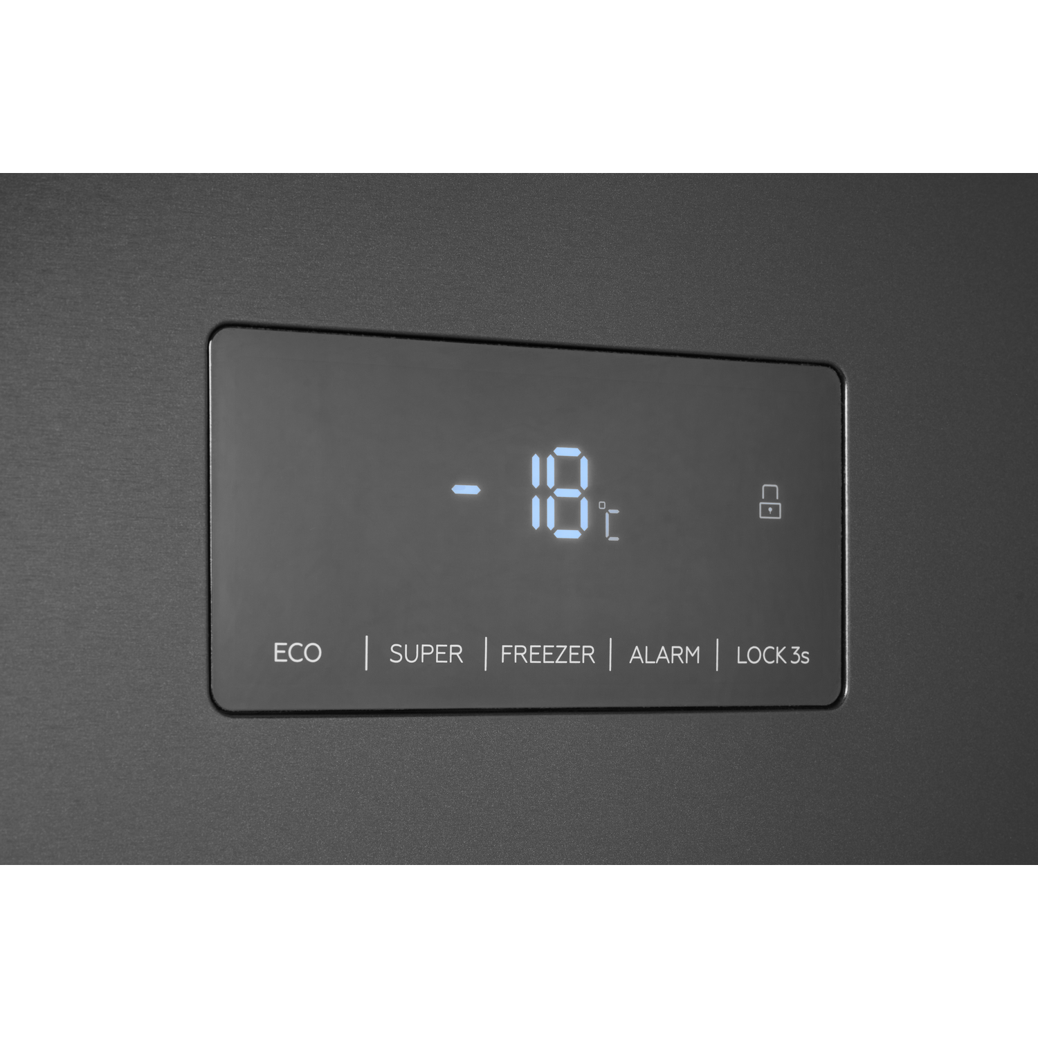 Een bedieningspaneel van de koelkast toont -18°C. Tekst luidt: ECO, SUPER, FREEZER, ALARM, LOCK 3s. Een slotpictogram is zichtbaar.