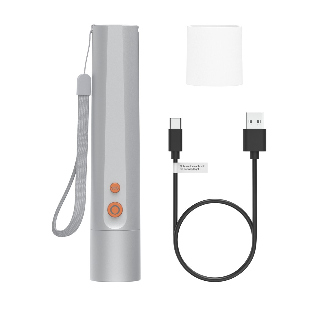 Eine silberne Taschenlampe mit Handschlaufe, eine weiße Lampe, ein schwarzes USB-Kabel und ein USB-C-Kabel, alles auf weißem Hintergrund.