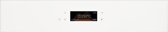 Biały panel sterowania piekarnika z cyfrowym wyświetlaczem pokazującym temperaturę, czas i ikony. Wyświetlacz pokazuje 250°C i timer.