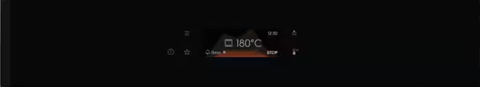 Czarny wyświetlacz piekarnika pokazuje 180°C, timer i inne ustawienia. Godzina to 12:50. Ekran jest podświetlony.