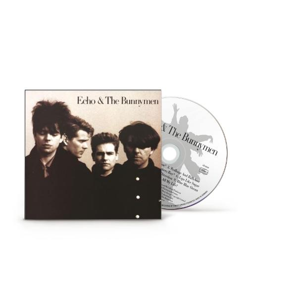 Albumcover von Echo & The Bunnymen mit vier Bandmitgliedern. Rechts befindet sich eine CD. Der Hintergrund ist weiß.