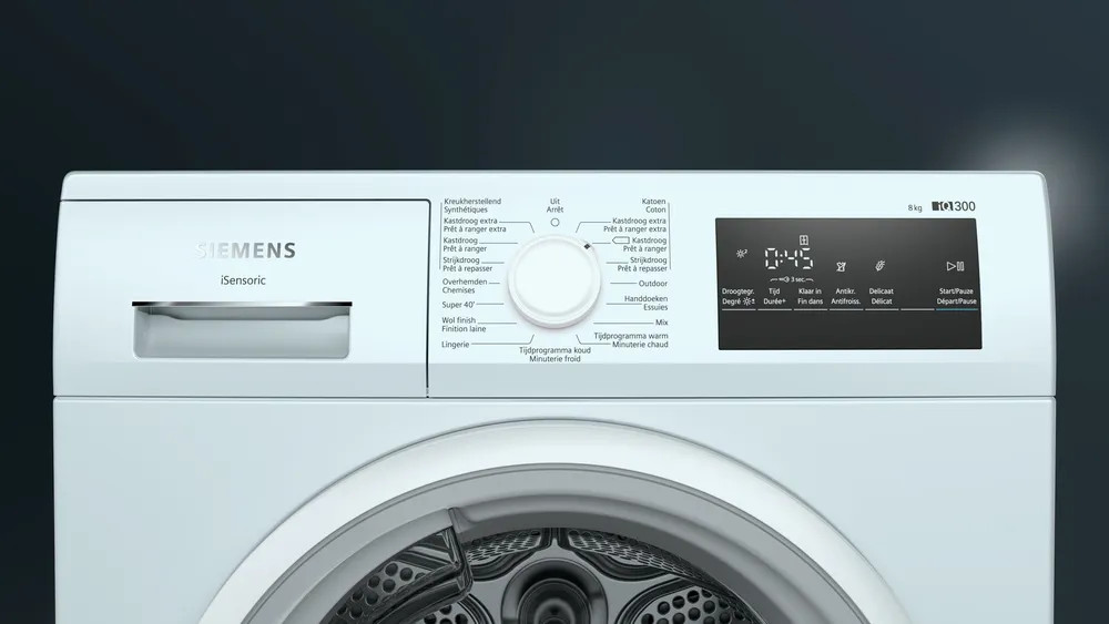 Witte Siemens droger. Kenmerken zijn een draaiknop, digitaal display en verschillende droogopties.