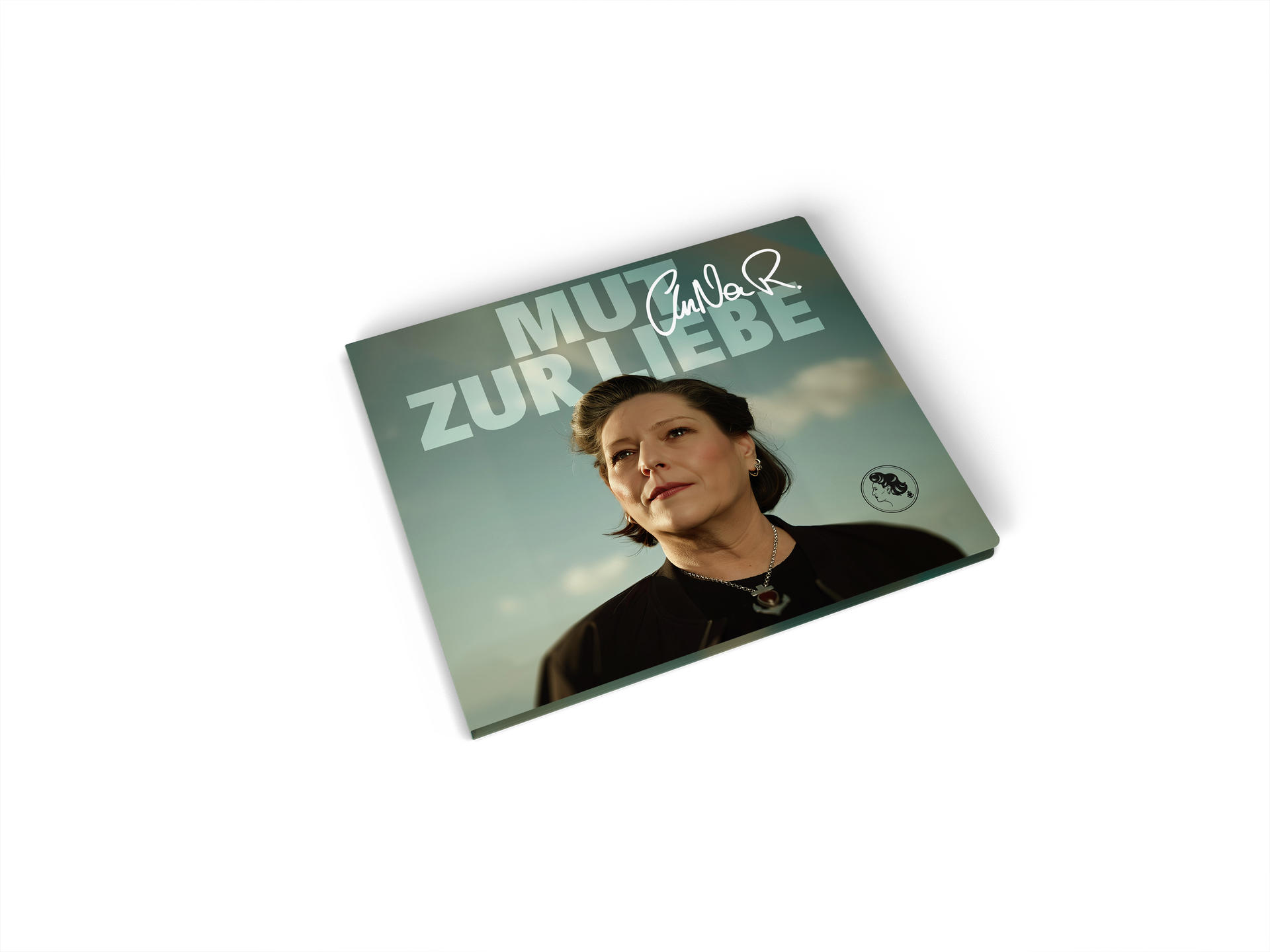 Albumcover mit Porträt einer Frau. Text: 'Mut zur Liebe'. Signiert vom Künstler. Himmelshintergrund. Weißer Hintergrund.