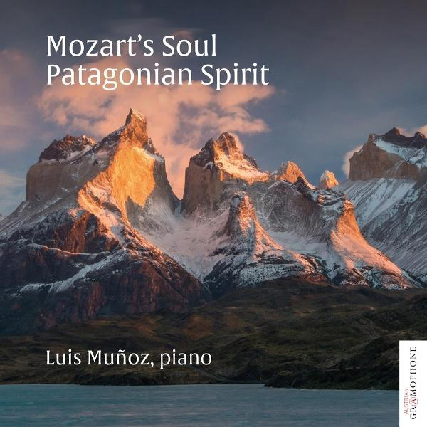 Albumcover: Berge im Sonnenlicht mit dem Titel 'Mozart's Soul Patagonian Spirit' und dem Künstlernamen 'Luis Muñoz'.