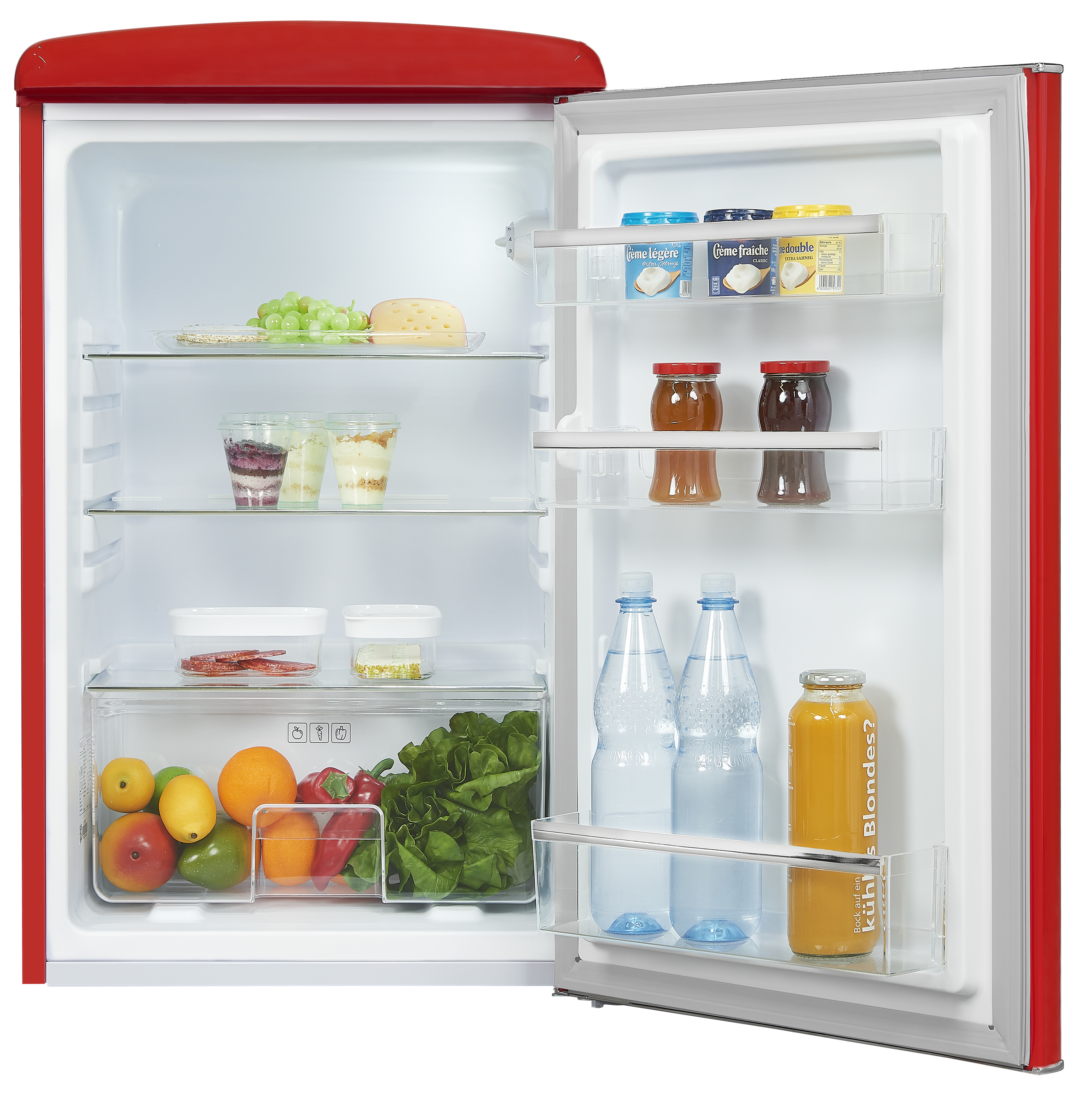 Roter Kühlschrank offen, mit Lebensmitteln bestückt. Obst, Gemüse, Käse und Getränke sind auf den Regalen sichtbar.