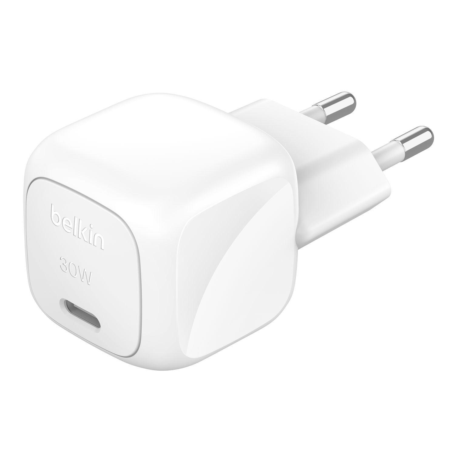 Un chargeur Belkin blanc de 30W avec port USB-C et prise européenne. Le chargeur est sur un fond blanc.