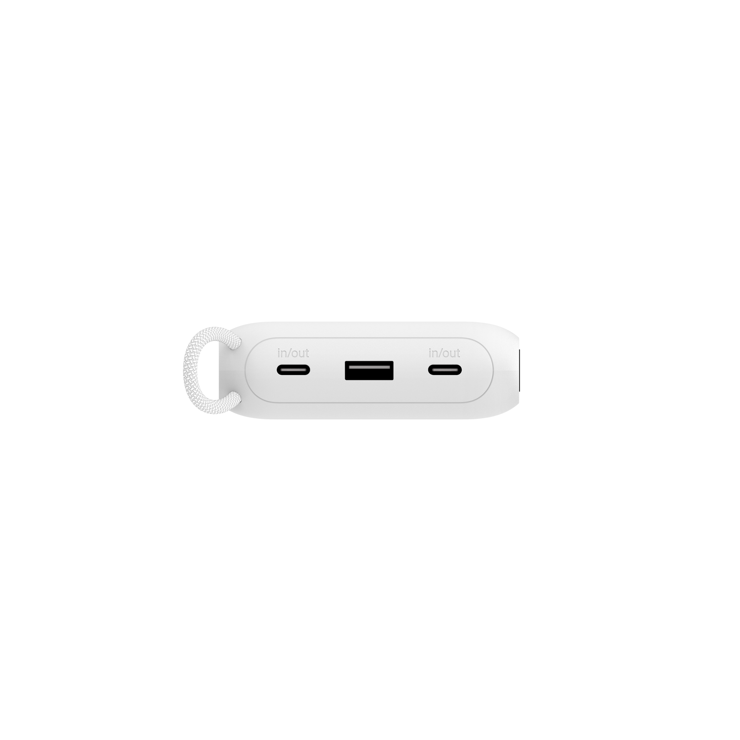 Une batterie externe blanche avec un port USB et deux ports entrée/sortie. Elle a une boucle blanche à gauche et est posée sur fond blanc.
