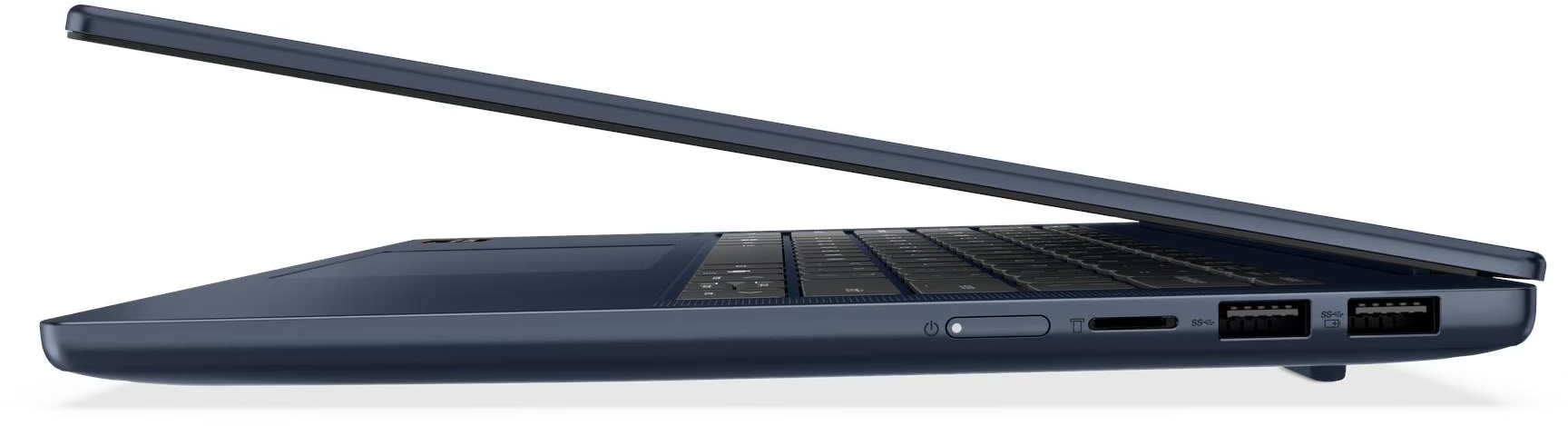 Kék laptop, kissé nyitva. A billentyűzet látható. Az oldalsó nézet portokat és bekapcsológombot mutat.