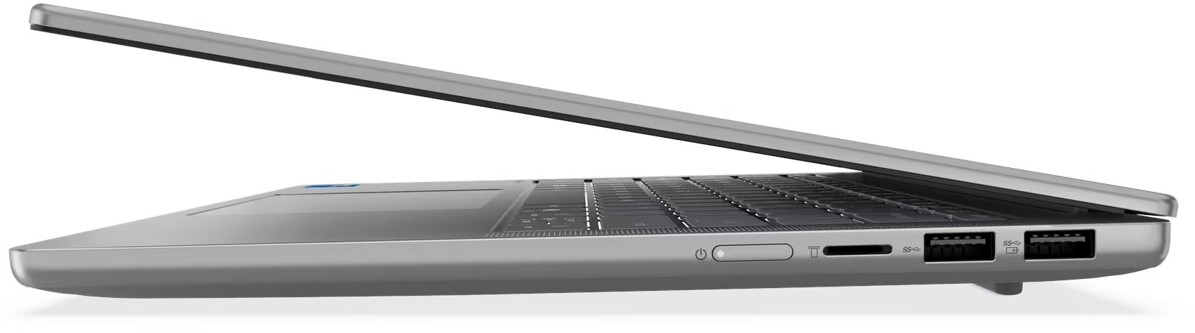 Egy ezüst laptop nyitva, a billentyűzetet és a képernyőt mutatja. Az oldalsó nézet portokat és bekapcsoló gombot mutat.