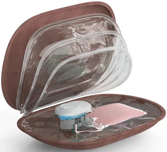 Un conteneur ouvert, brun, en forme de palourde, avec des couches transparentes. À l'intérieur, un appareil avec un dessus blanc et un coussinet rose nervuré est visible.