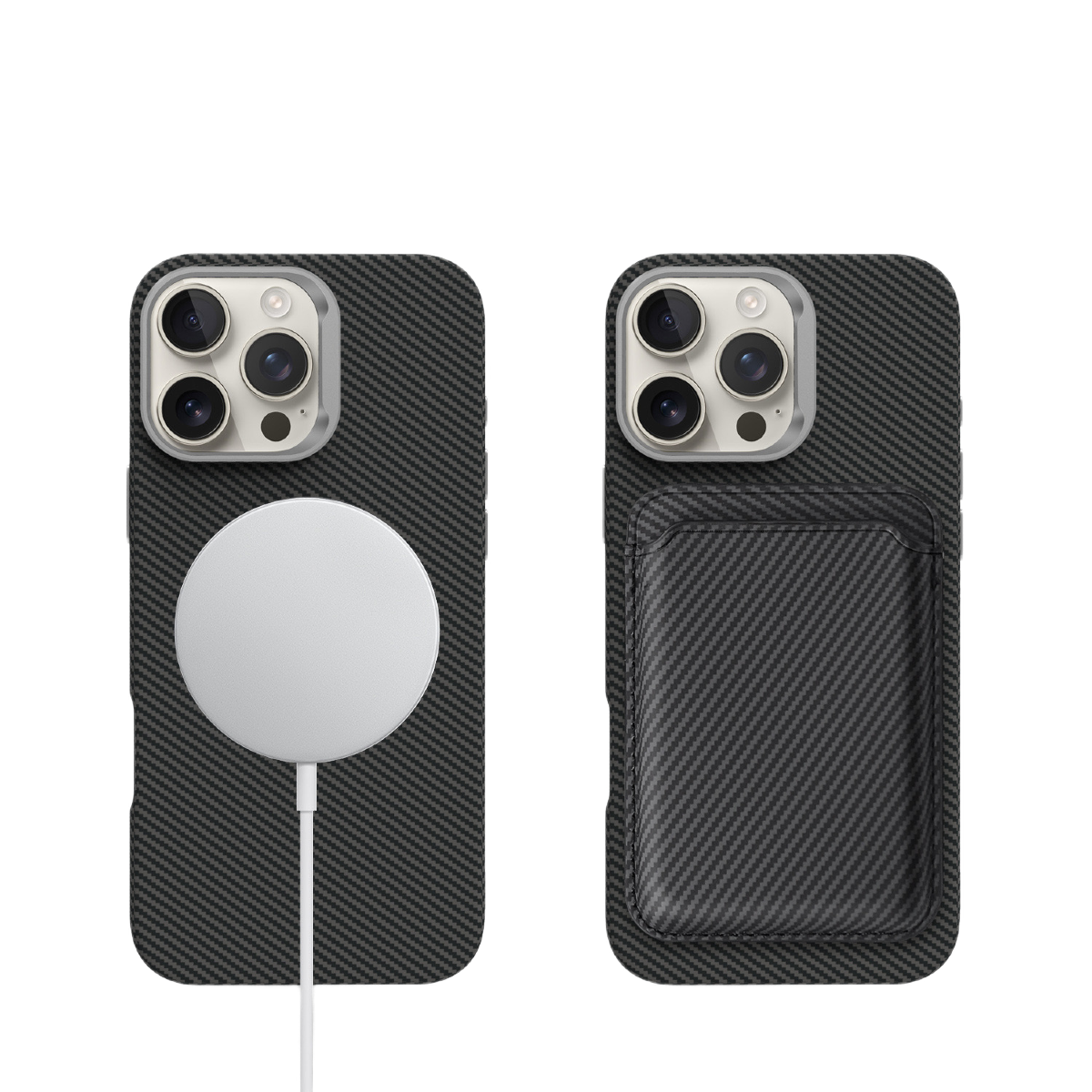 Karbon fiber dokulu iki iPhone kılıfı. Birinde beyaz bir MagSafe şarj cihazı var. Diğerinde kartlık var.