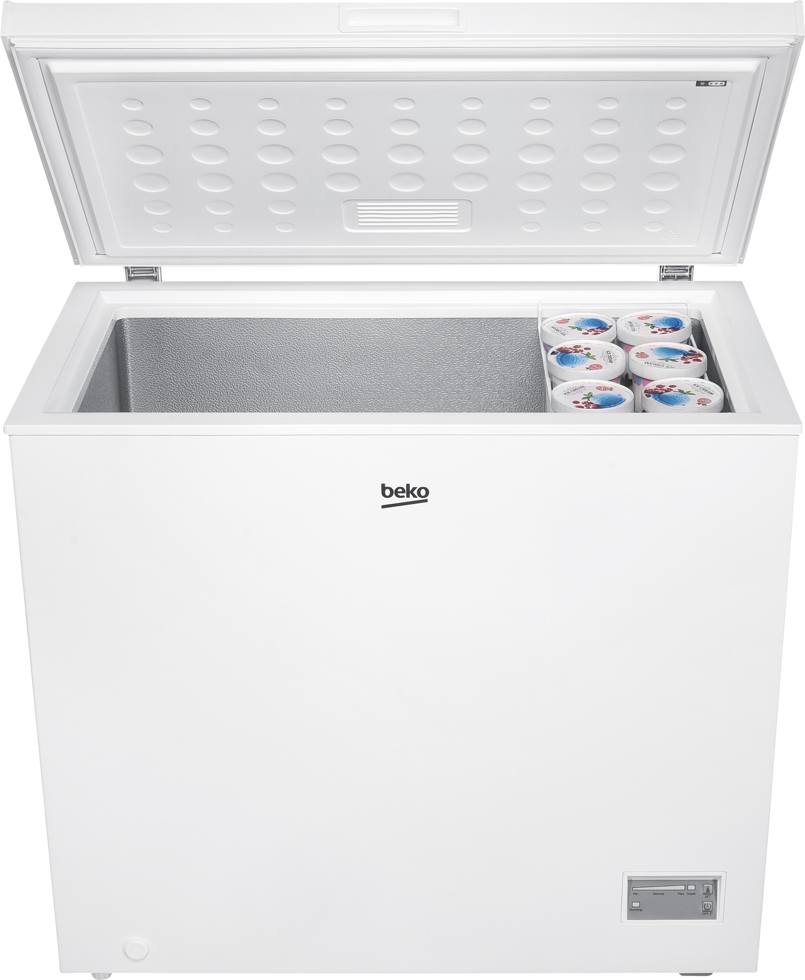 Ein weißer Beko-Gefrierschrank mit offenem Deckel, der Eiscremetuben zeigt. Der Gefrierschrank steht vor weißem Hintergrund.