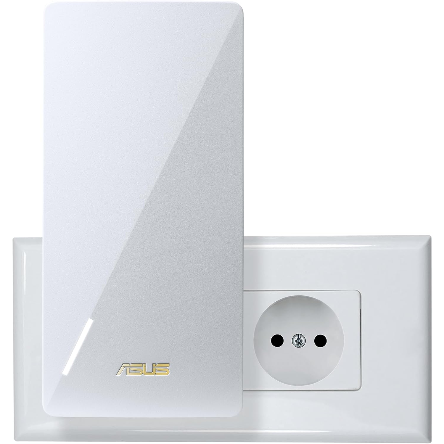 Appareil réseau ASUS blanc branché sur une prise murale blanche. L'appareil porte le logo ASUS et une lumière blanche.