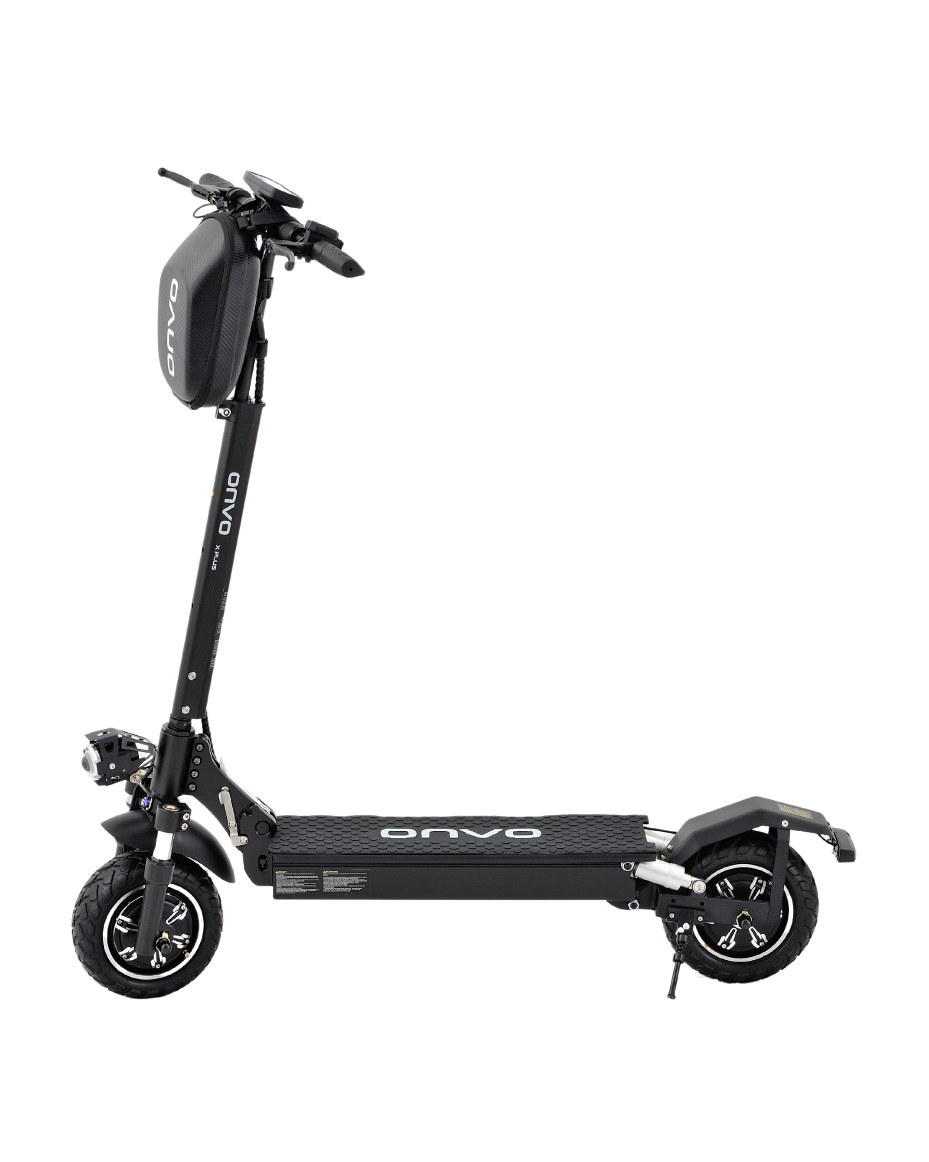 Siyah elektrikli scooter, beyaz zemin. Gidon çantası, farlar ve ONVO markası içerir.