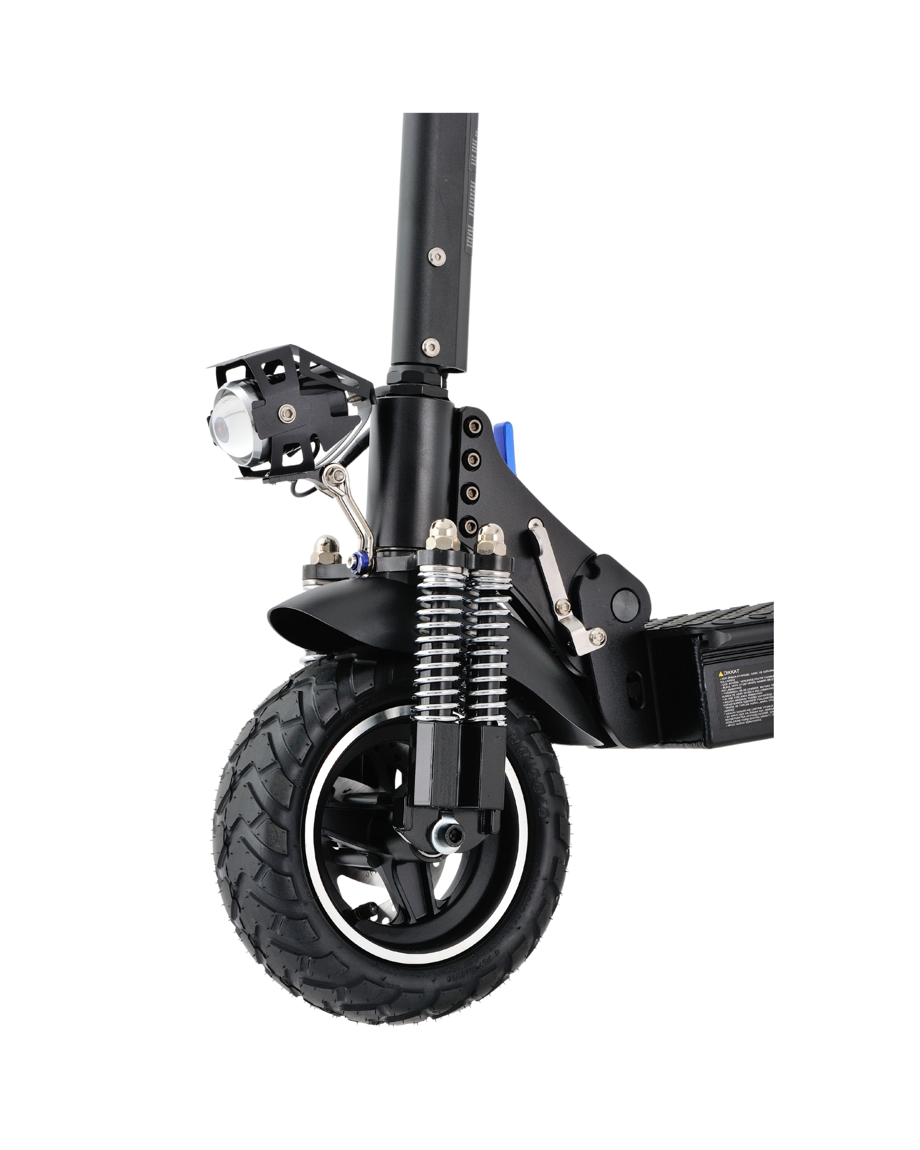 Siyah elektrikli scooter'ın ön görünümü, tekerlek, süspansiyon, ışık ve gidon gösteriyor. Arka plan beyaz.