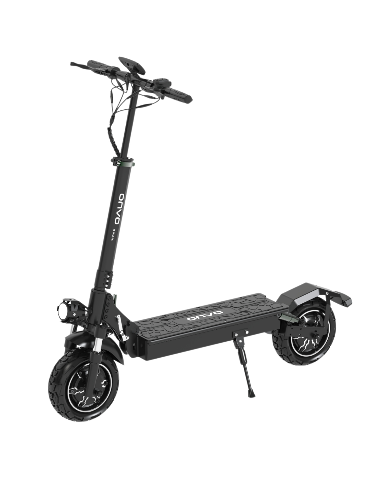 ONVO markalı siyah elektrikli scooter. İki tekerleği, gidonu, platformu ve destek çubuğu vardır. Beyaz zemin.