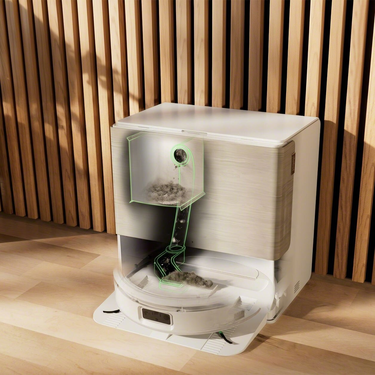 Biały robot odkurzający z pojemnikiem na kurz pokazuje przenoszenie kurzu. Drewniana ściana w tle.