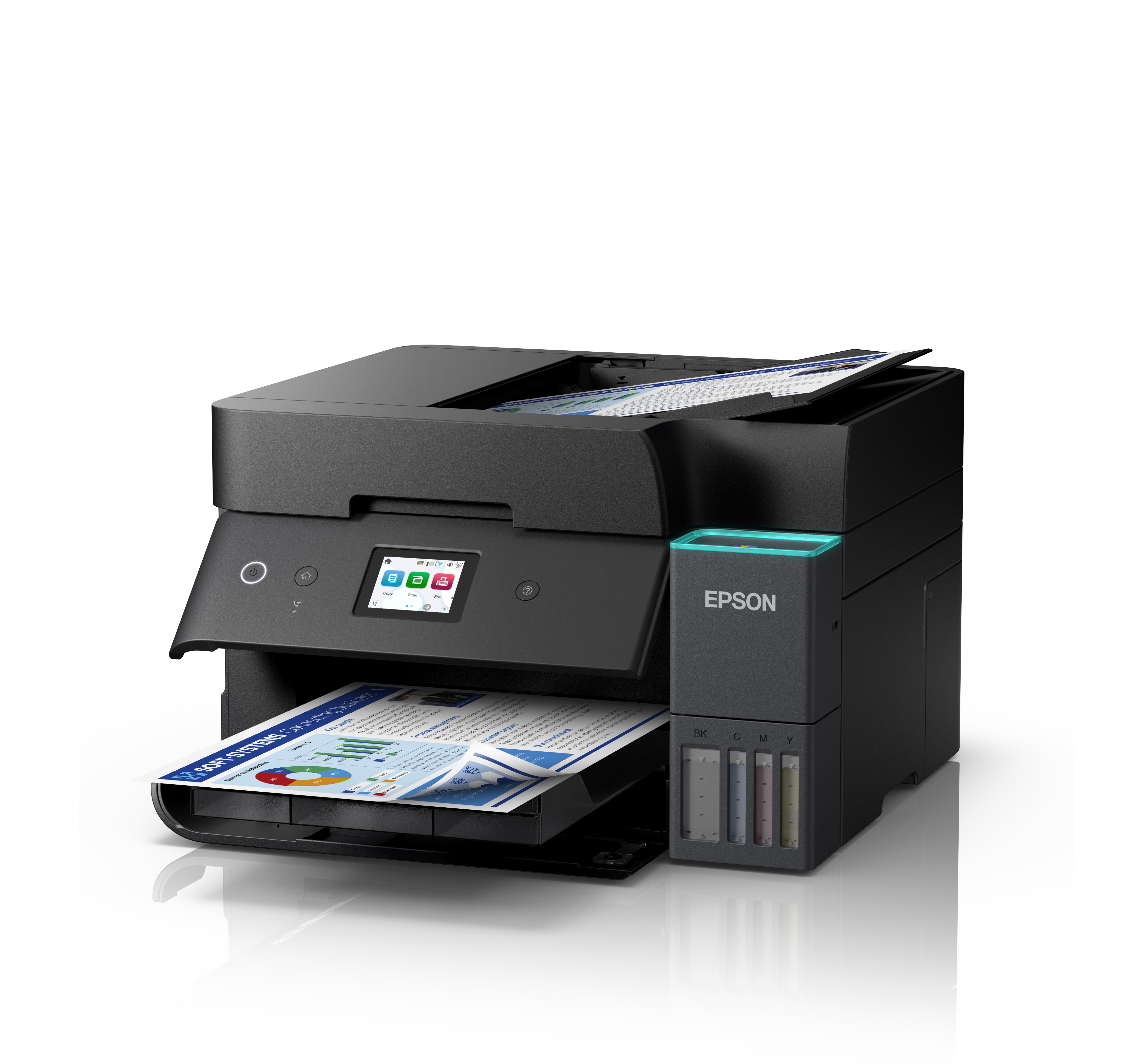Siyah Epson yazıcı. Tepside kağıt. LCD ekran simgeler gösteriyor. Mürekkep tankları görünür. Beyaz zemin.