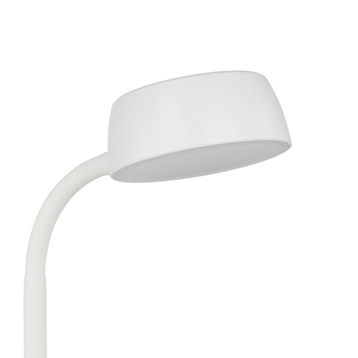 Eine weiße Schreibtischlampe, geschwungener Arm und Schirm. Die Lampe vor weißem Hintergrund. Der Schirm ist nach unten gerichtet.