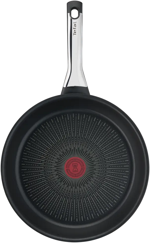 Una padella Tefal nera, manico rivolto verso l'alto, su sfondo nero. Il fondo della padella con un indicatore Thermo-Signal rosso.