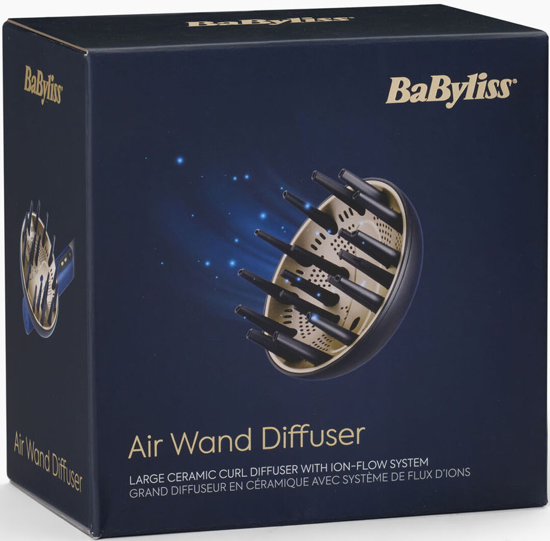 Ein dunkelblauer Karton zeigt einen Haardiffusor. Auf der Schachtel stehen die Marke "BaByliss" und der Text "Air Wand Diffuser".