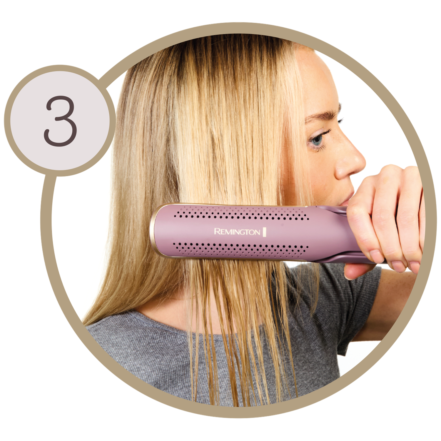 Een vrouw gebruikt een paarse Remington stijltang op haar blonde haar. De afbeelding staat in een cirkelvormige lijst met nummer 3 linksboven.