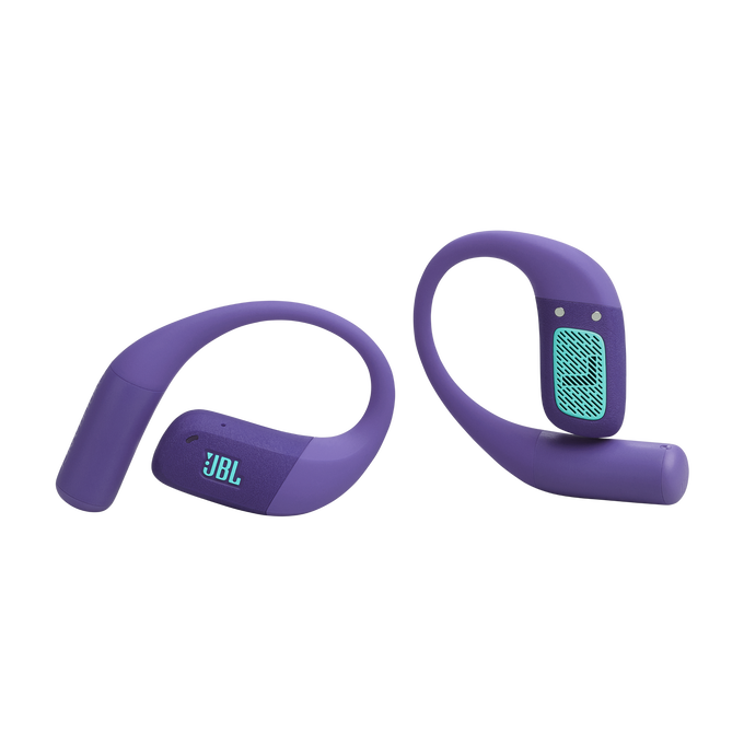 Dos auriculares inalámbricos JBL morados sobre un fondo negro. Cada auricular tiene un gancho, un botón y el logotipo de JBL.