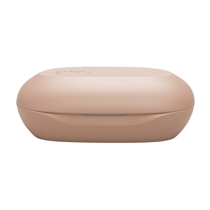 Un estuche de auriculares cerrado, de forma ovalada y de color marrón claro. La parte superior tiene el nombre de la marca. El estuche está sobre un fondo negro.