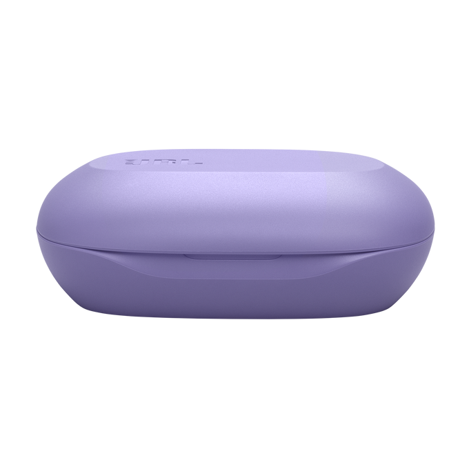 Un estuche de auriculares de color lavanda y forma ovalada está centrado sobre un fondo negro. La parte superior del estuche dice 'JBL'.