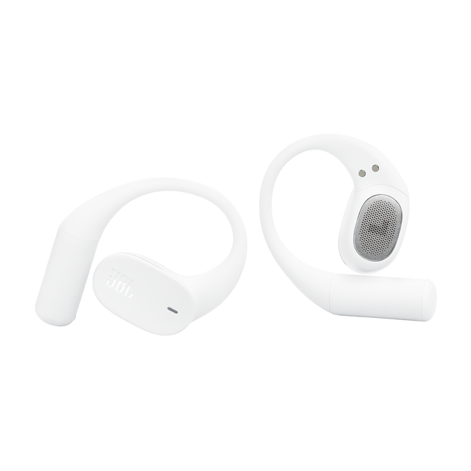 Dos auriculares JBL blancos sobre fondo negro. Los auriculares tienen un diseño curvo y un componente de altavoz.