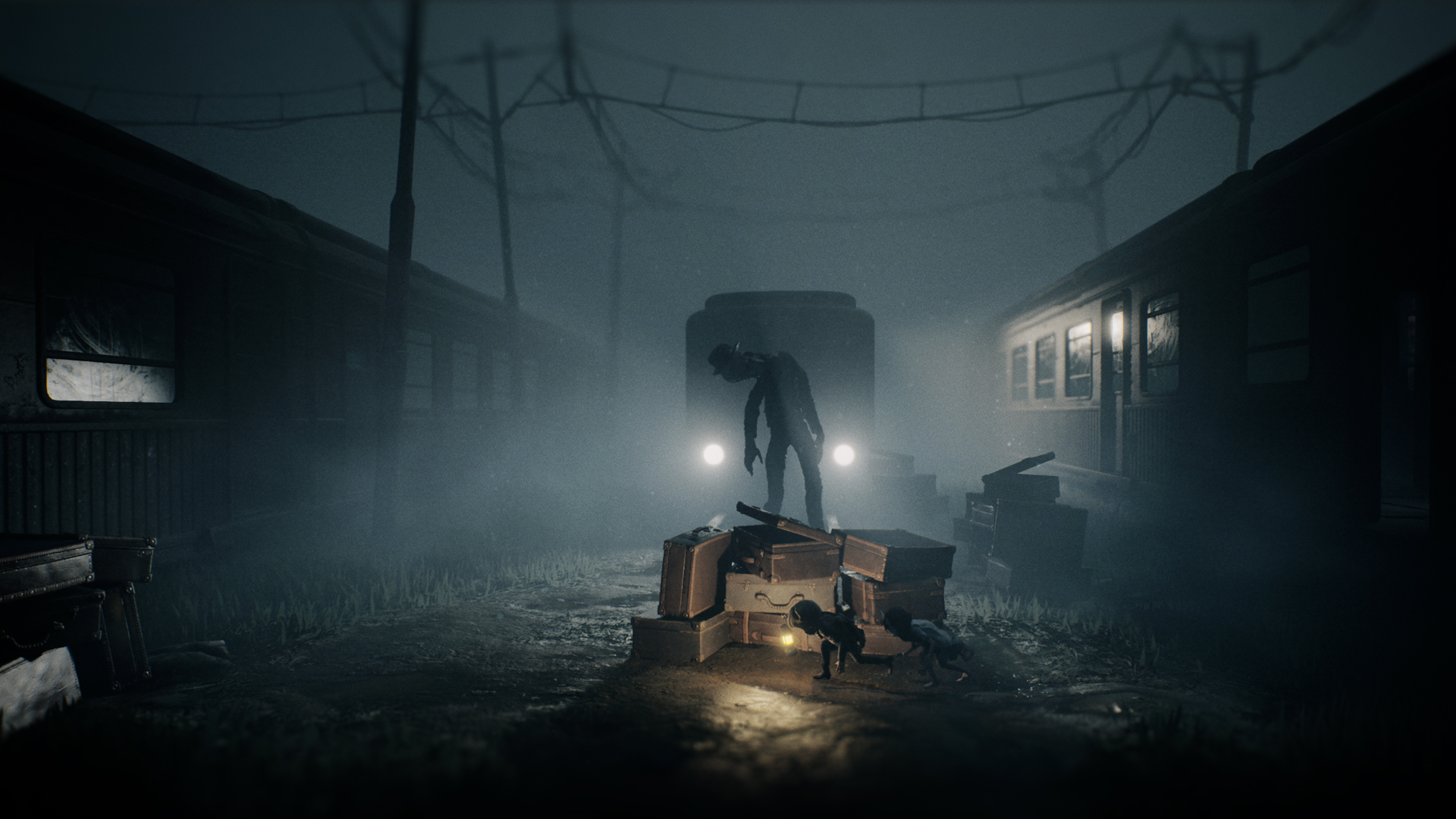 Una escena oscura y neblinosa de ferrocarril. Una figura se para sobre el equipaje con dos pequeñas figuras debajo. Trenes a ambos lados.